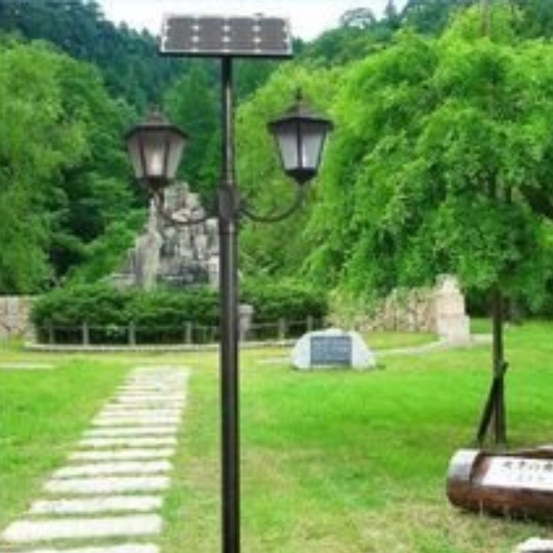 ソーラーガーデンライト。